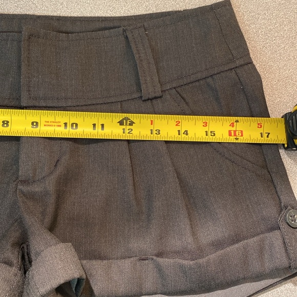 Streetwear Society - pleated grey shorts. Size 5 - Picture 8 of 12